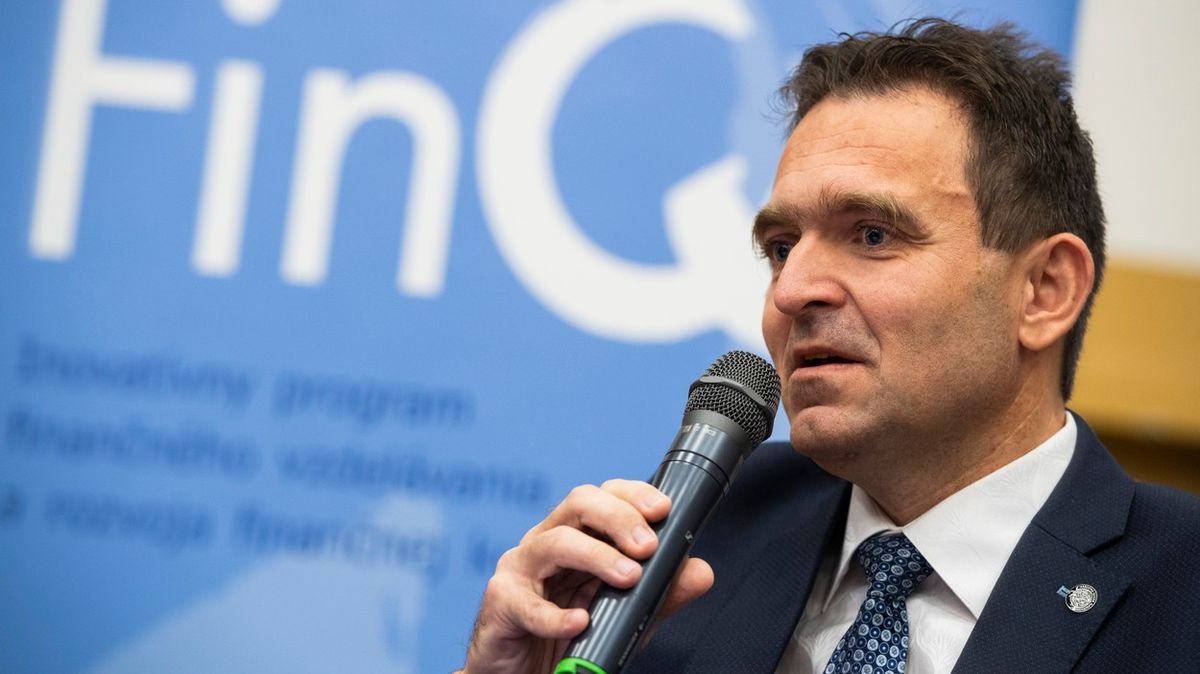 V čele slovenské úřednické vlády má stanout první premiér maďarské národnosti
